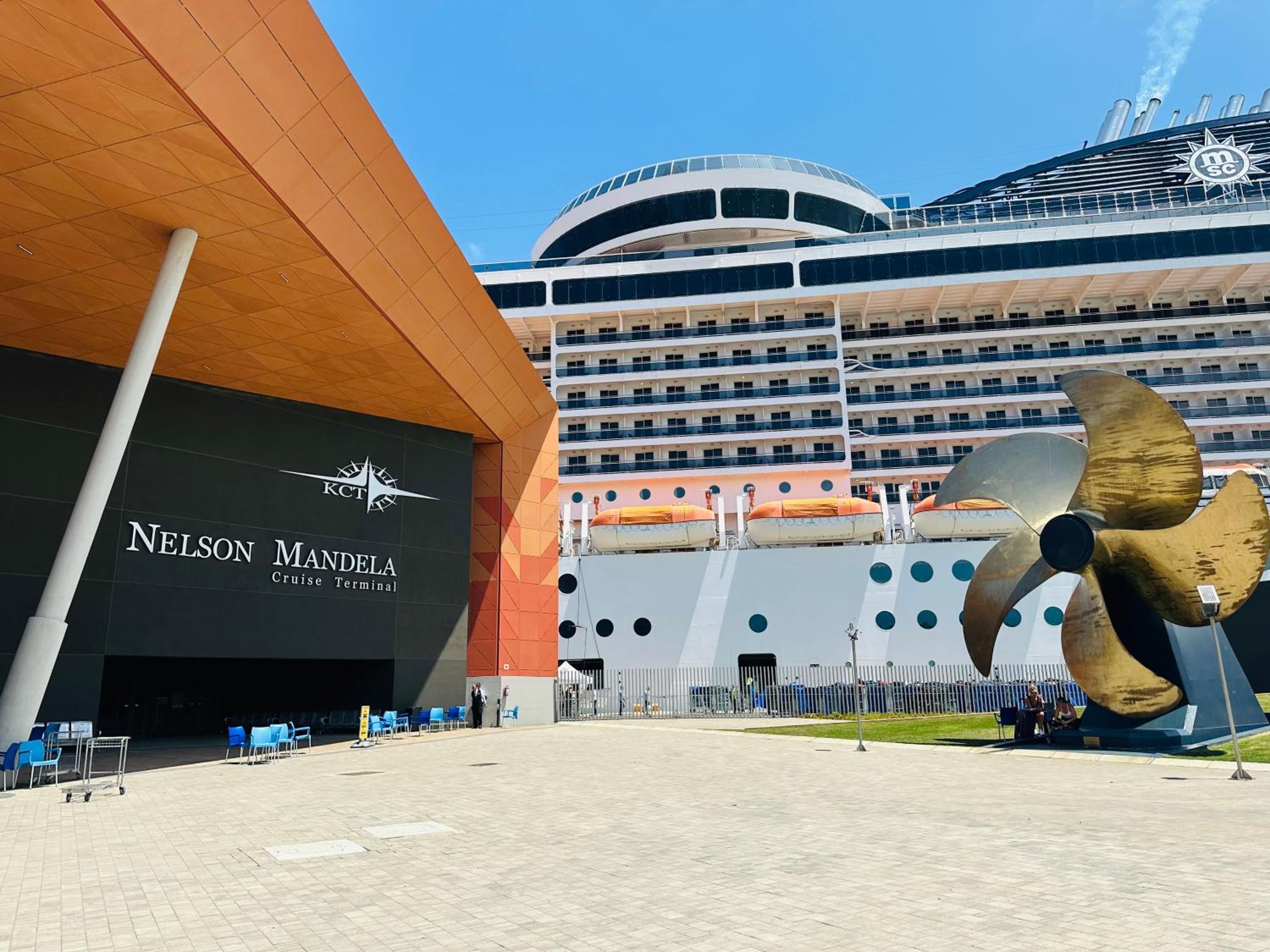 Accommodation Front The Sails 19/50