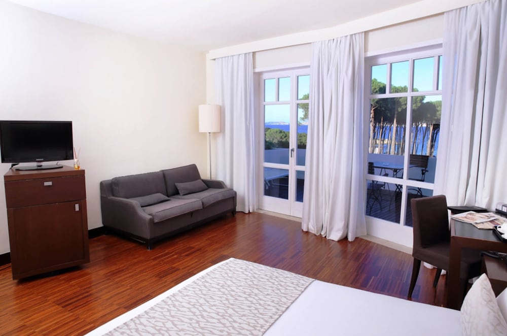 Felix La Coluccia Hotel 48/67