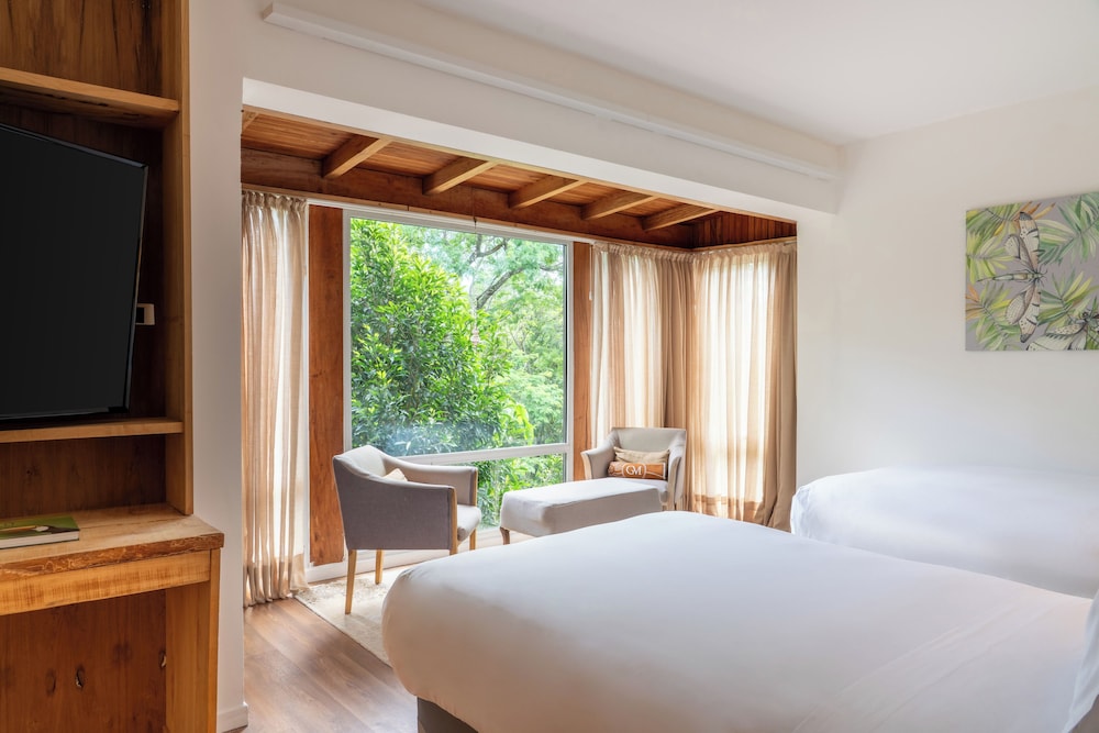 Royal, Suite, King and Twin Beds, Waterfall View