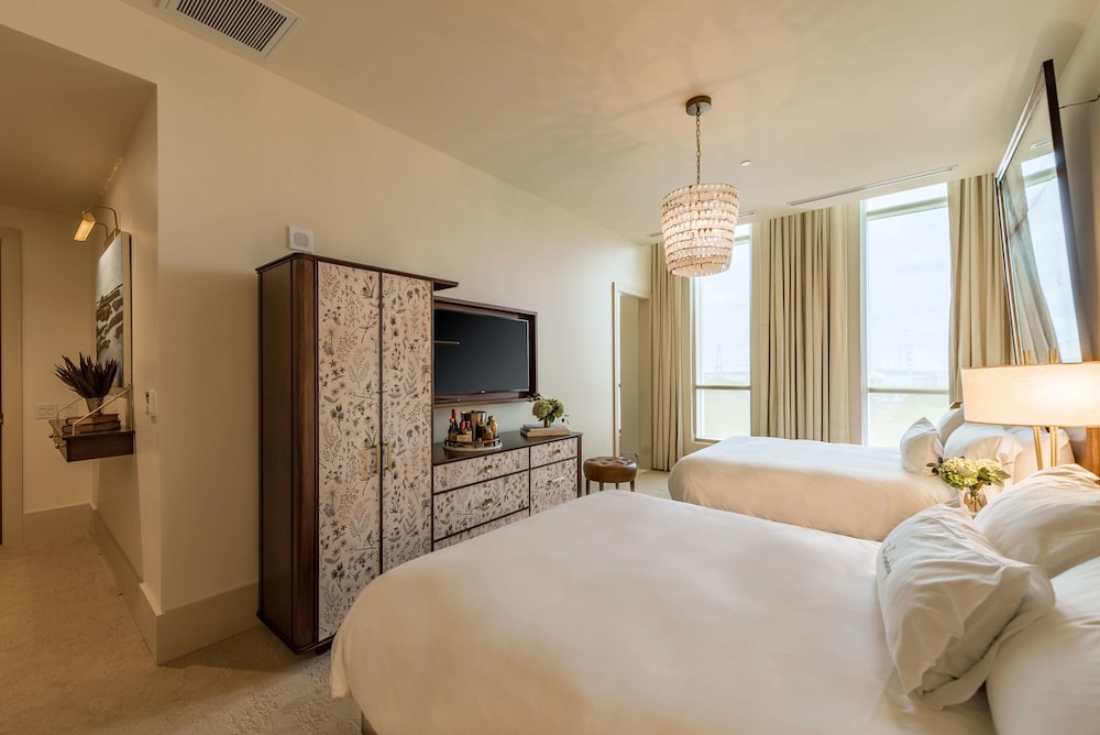 The Dewberry Charleston 31/66