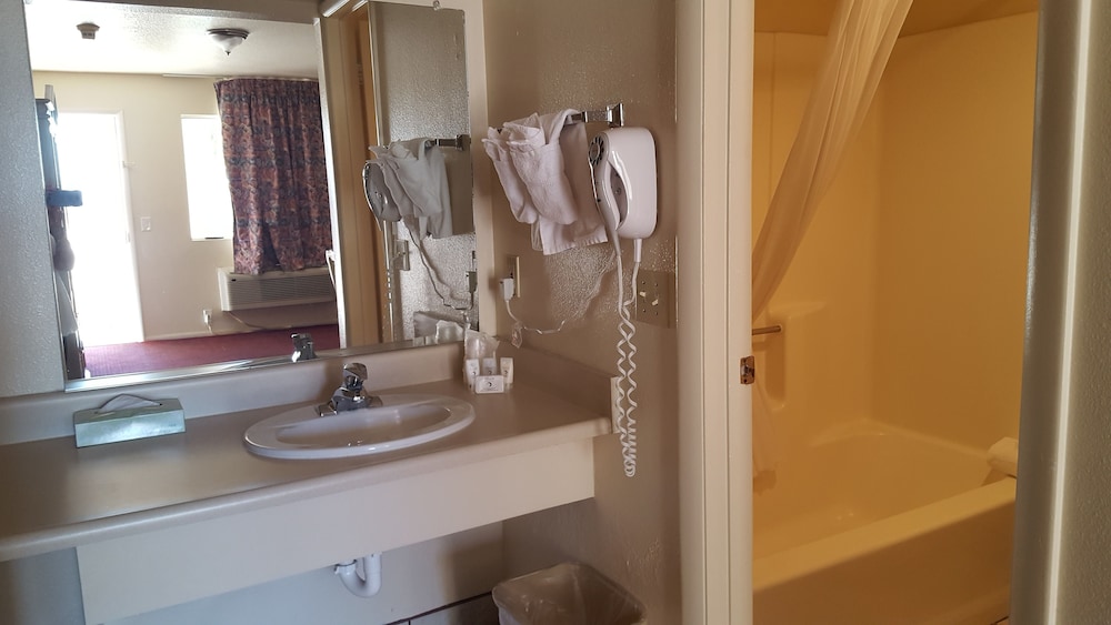 Swai Hotel 12/57