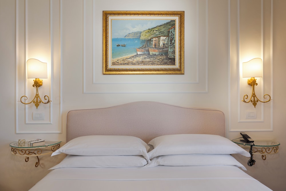 غرفة سوبيريور بسرير كوين بإطلالة على البحر بشرفة، Hotel La Pensione Svizzera 10/10