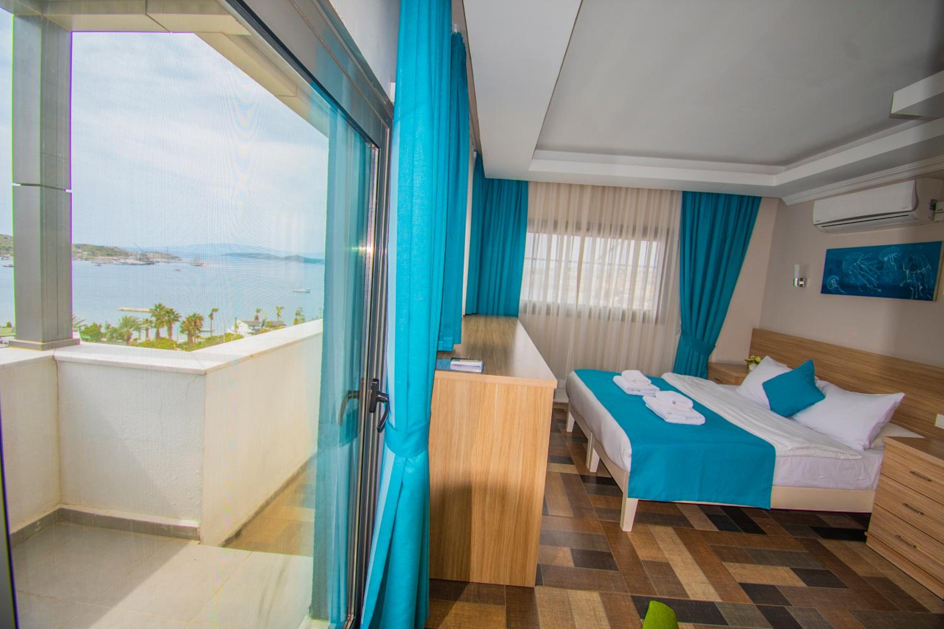 غرفة بسرير مزدوج بإطلالة على البحر، M Suite Hotel 10/10