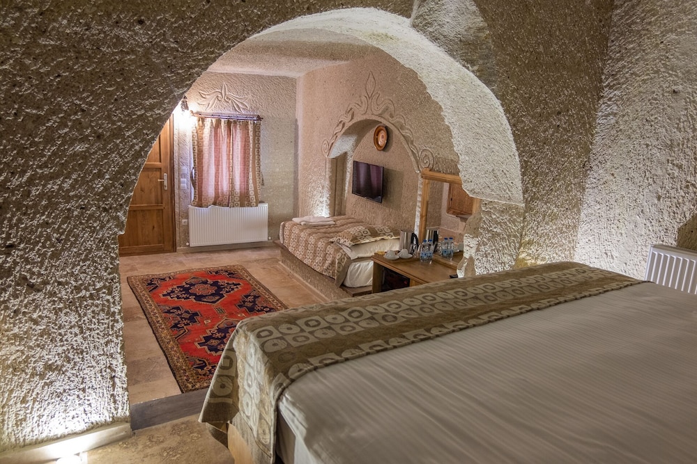 Grand Elite Cave Suites 25/50