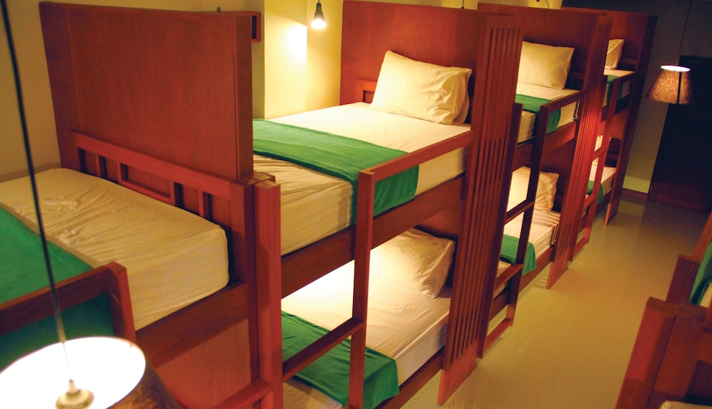 Phangan Pearl Hostel 8/18