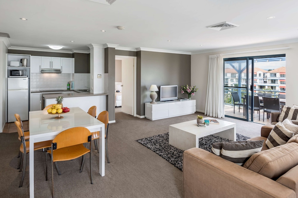 Oaks Gold Coast Calypso Plaza Suites 44/72