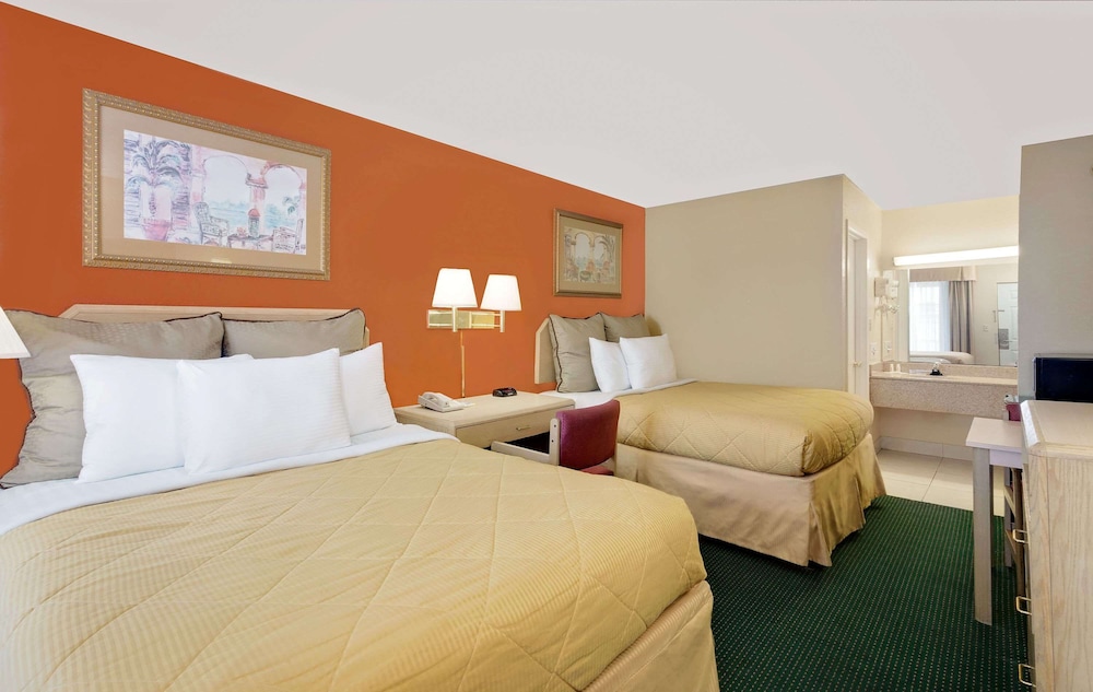 Days Inn by Wyndham Fort Walton Beach 14/34