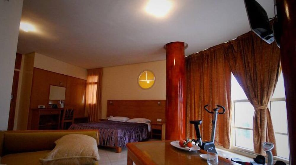 Hotel La Perla 11/21