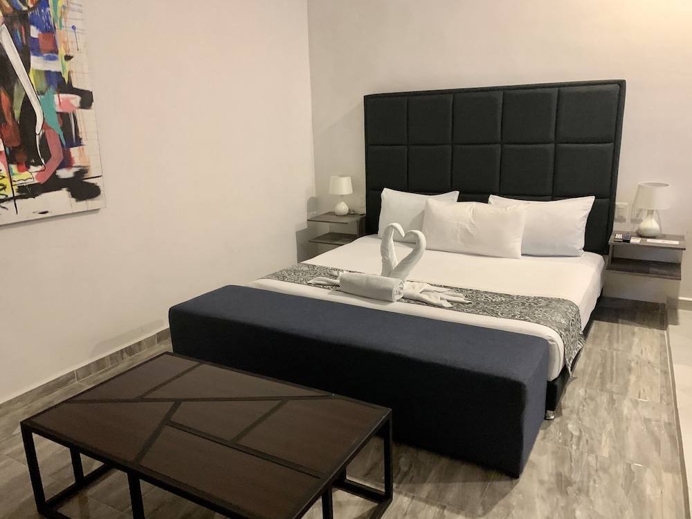 SILVERSANDS Hotel Boutique 5Th Ave 17/68