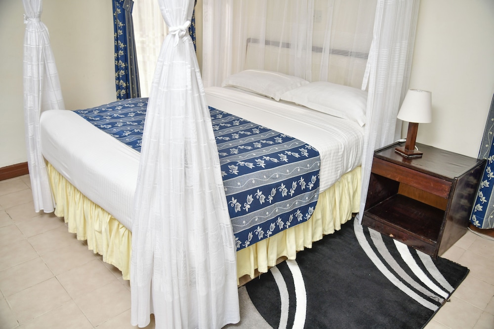 Northcoast Beach Hotel 12/50
