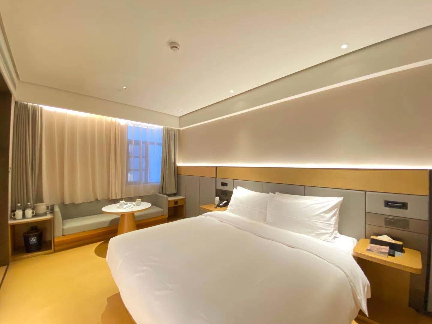JI Hotel (Shanghai Wuning Road Subway Station) 14/40