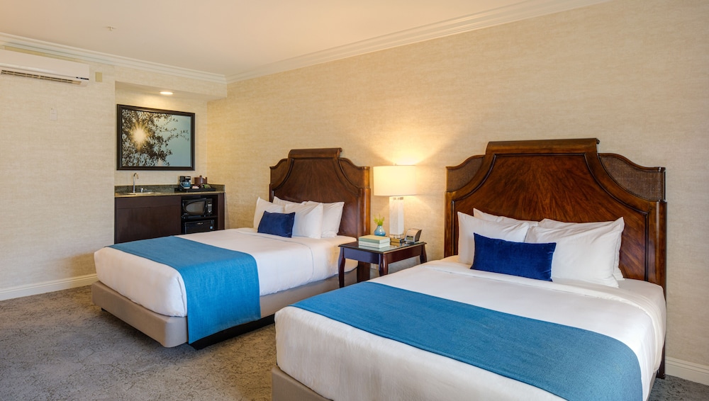Ayres Suites Diamond Bar 18/65