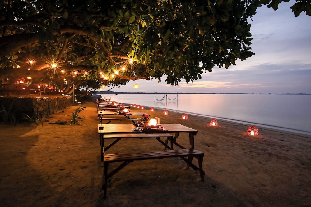THE RESIDENCE BINTAN 68/73