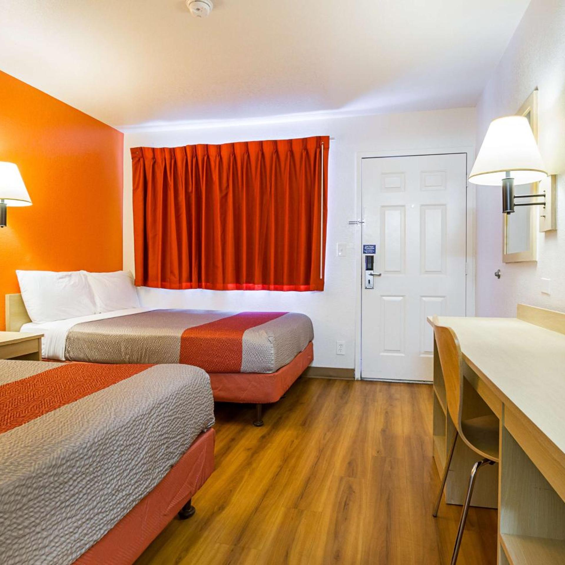 غرفة رباعية بسرير مزدوج، Motel6 Mesa, AZ - North 4/10