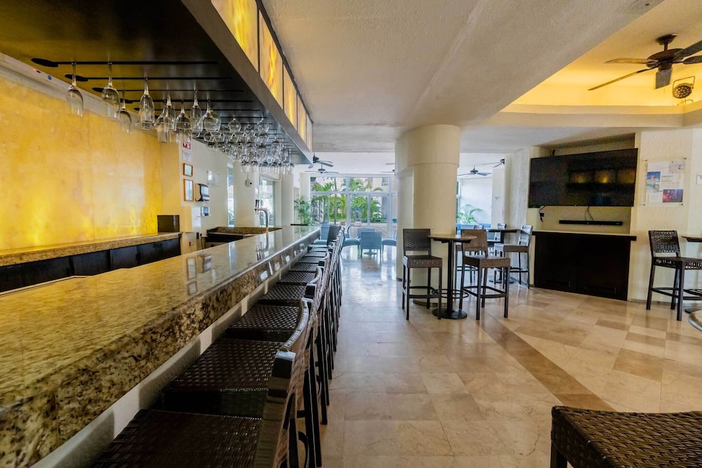 Aquamarina Beach Hotel Cancun 37/63