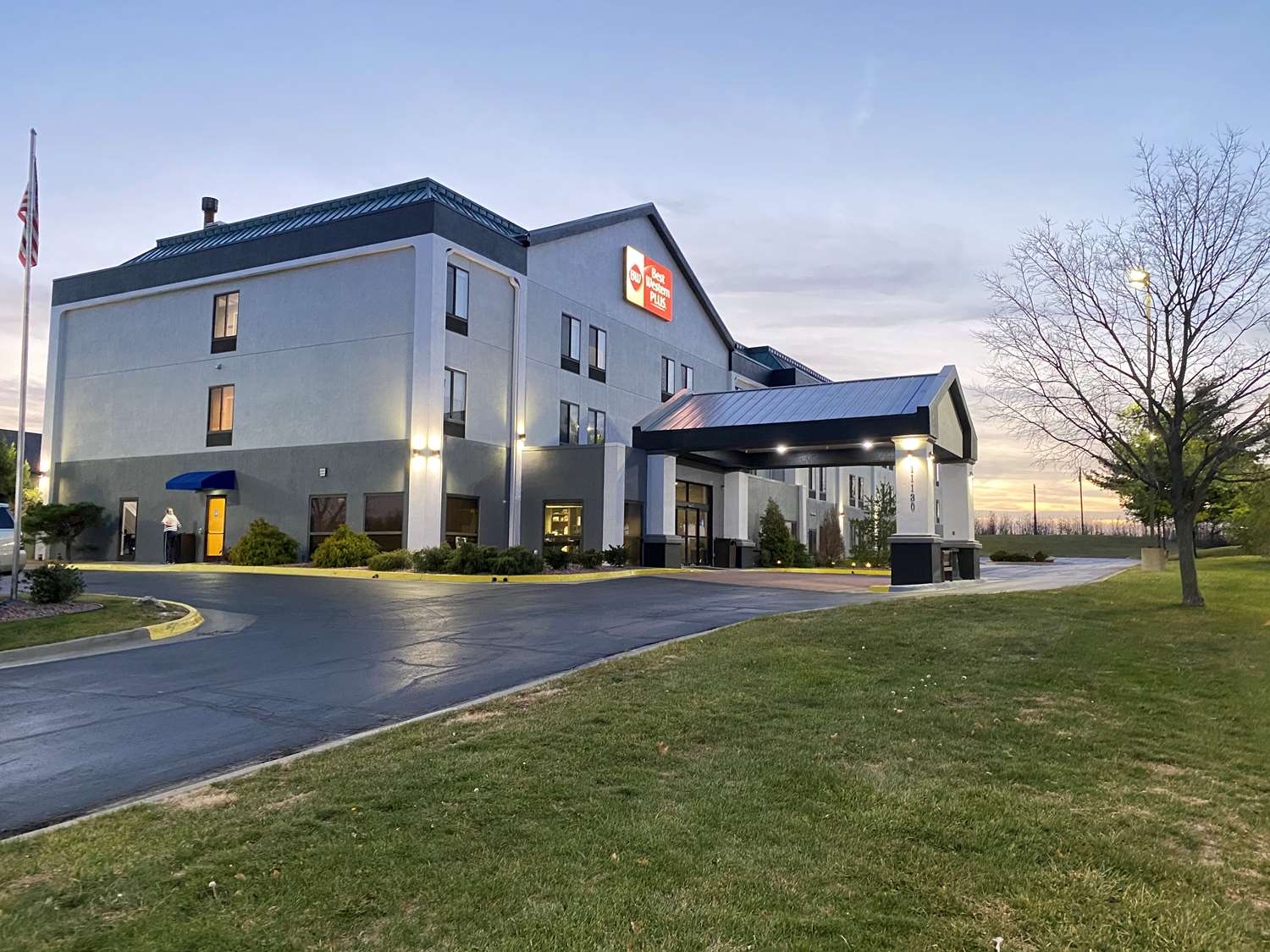 Best Western Plus Kansas City Airport-Kci East 2/43