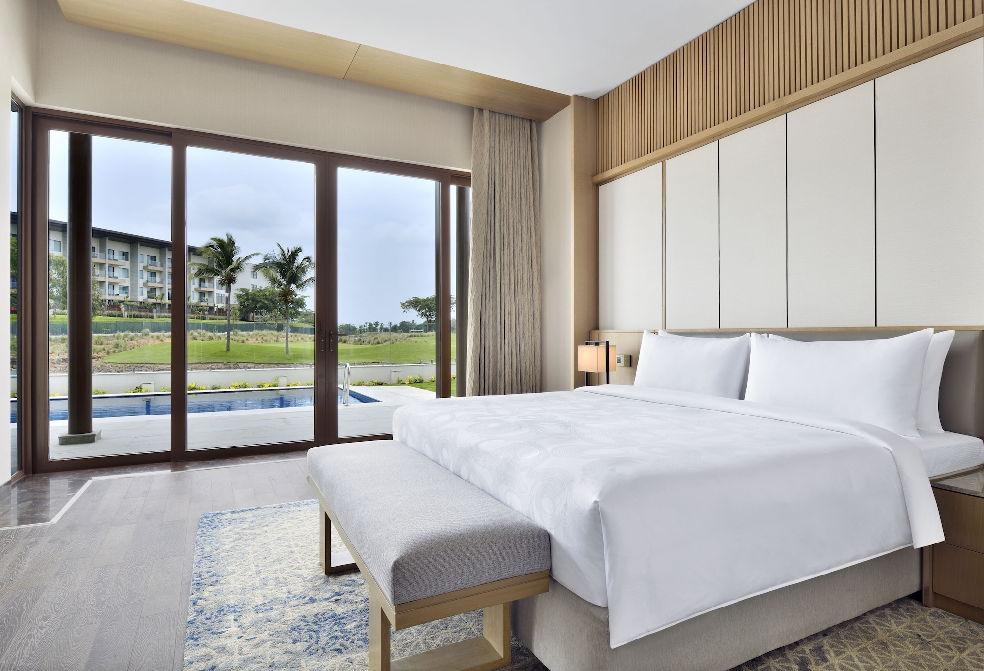 Club, Villa, King Bed, Golf Course View