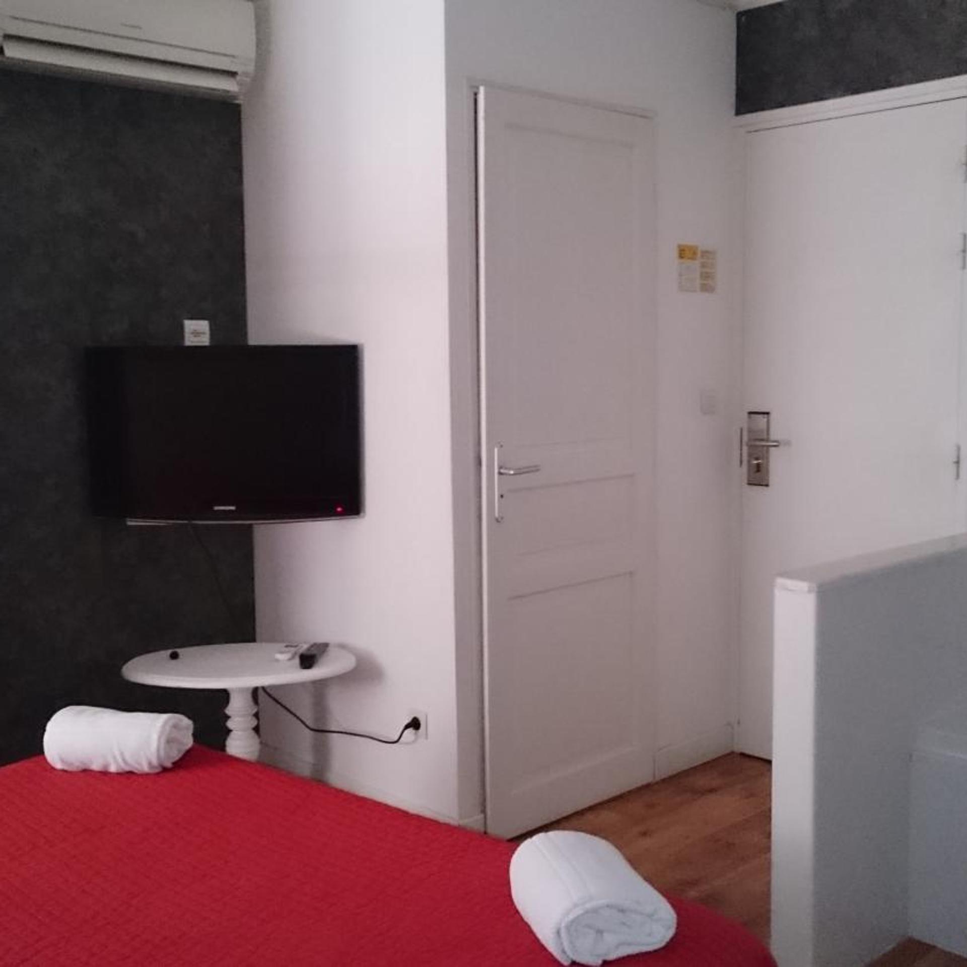 P'TIT DEJ-HOTEL MARTIGUES LE 5 37/57