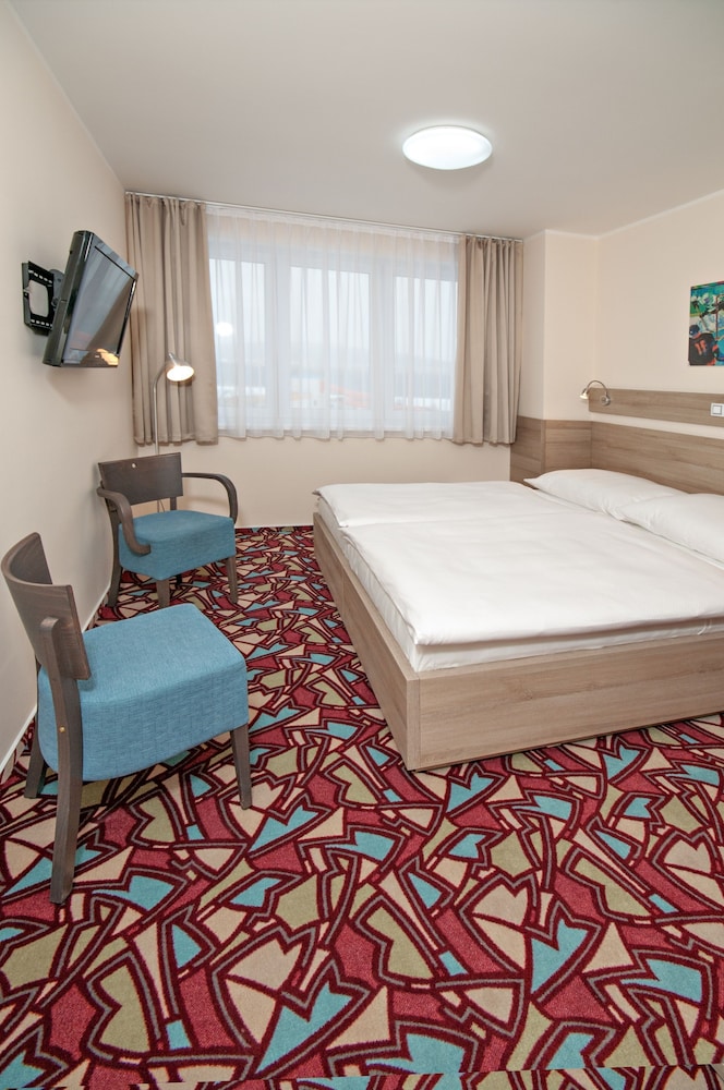 Hotel Arena 30/48