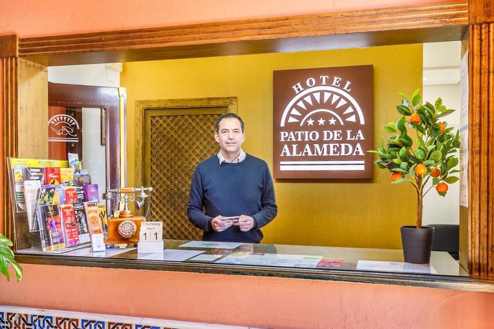 Patio De La Alameda 11/68