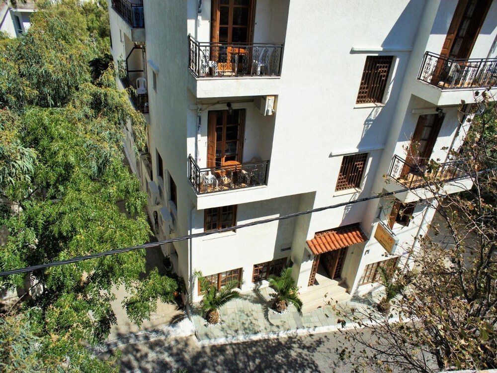 Anthemis Hotel 7/40