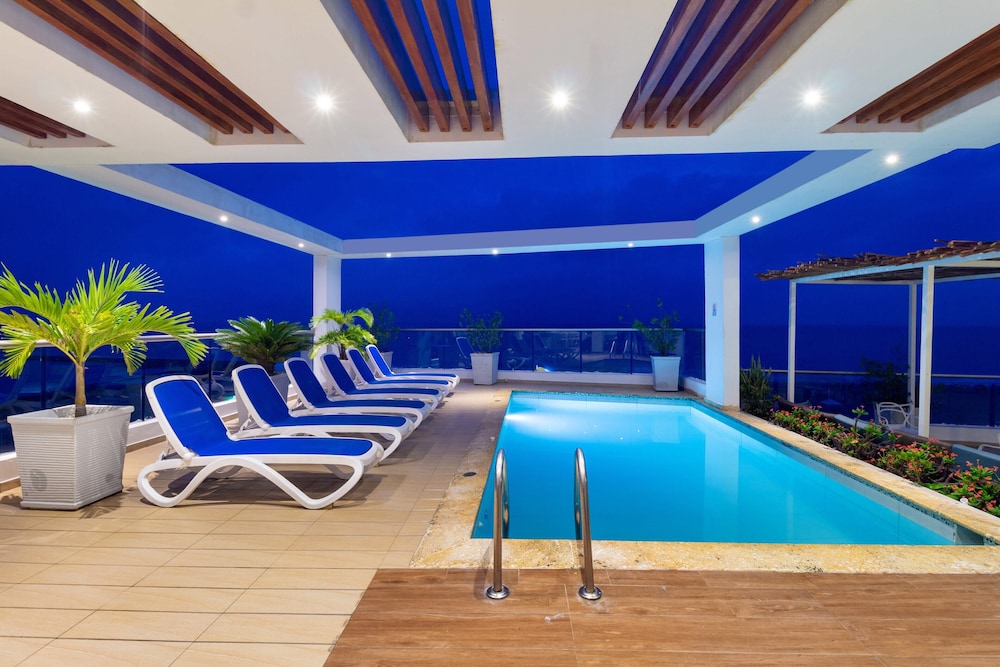 Hotel Summer 19/50
