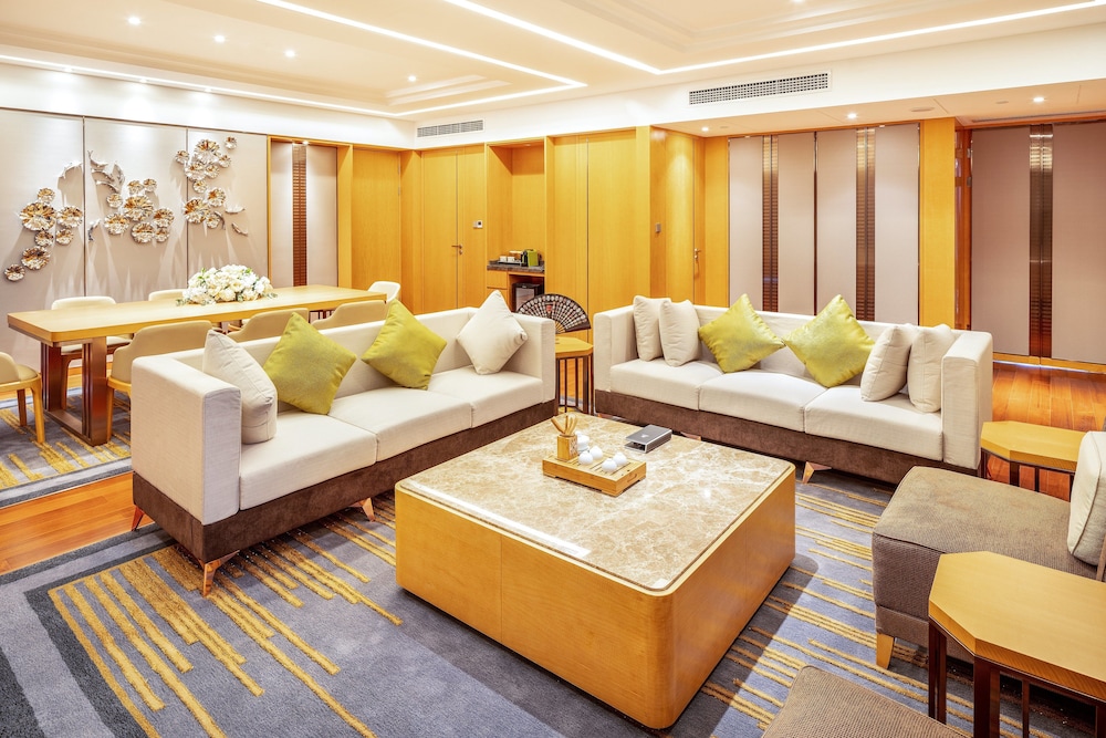 Holiday Inn Neijiang Riverside 51/81