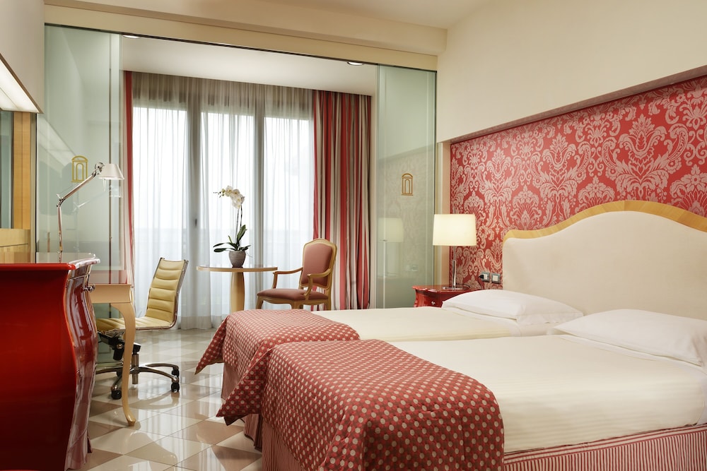 Superior, Twin Beds, Murphy Bed, with Extra Bed