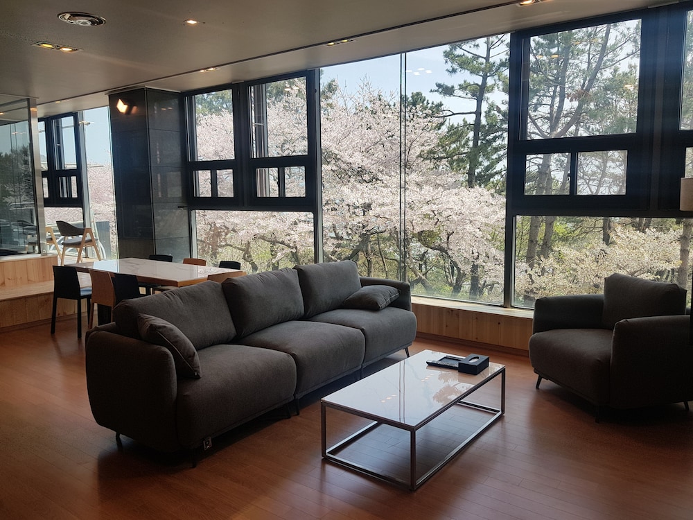 Suntree Hotel 24/50
