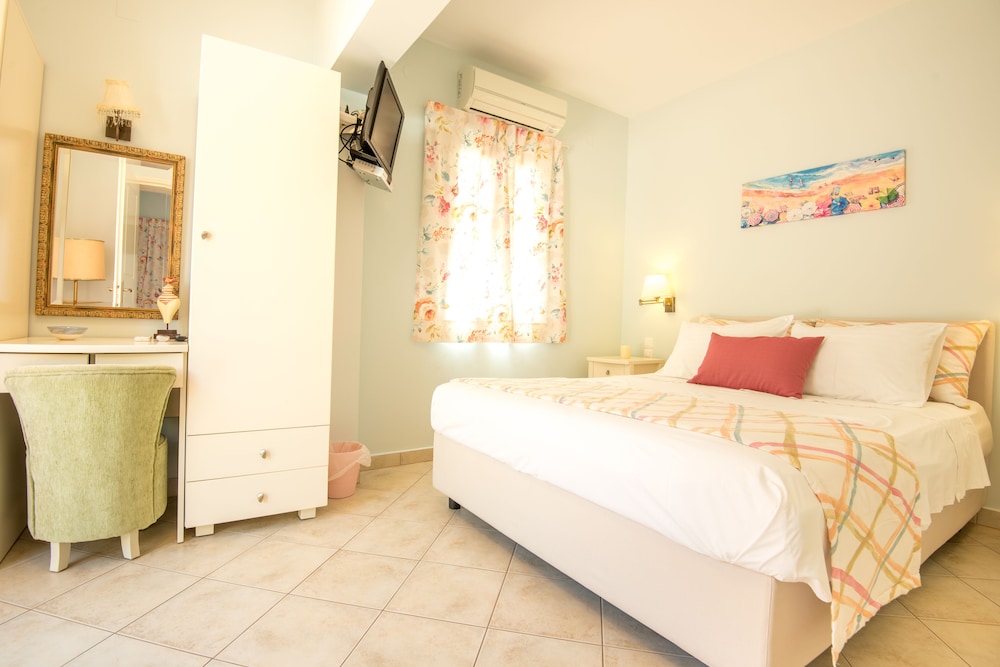 Nera, Premium, Apartment, Queen Bed, 2 Sofa