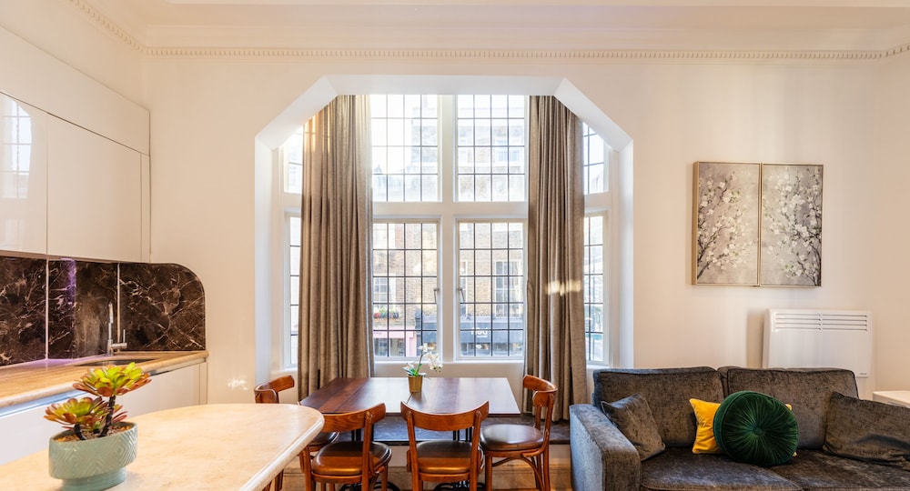 Griffin House Hotel 36/45