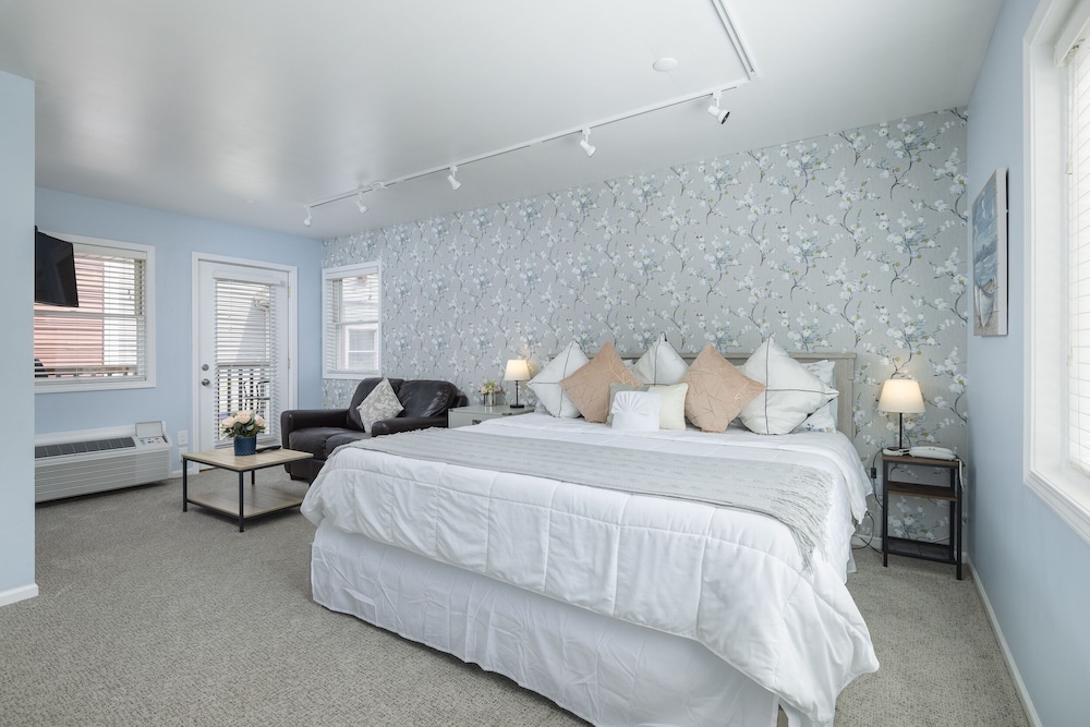 Downtown, King Bed