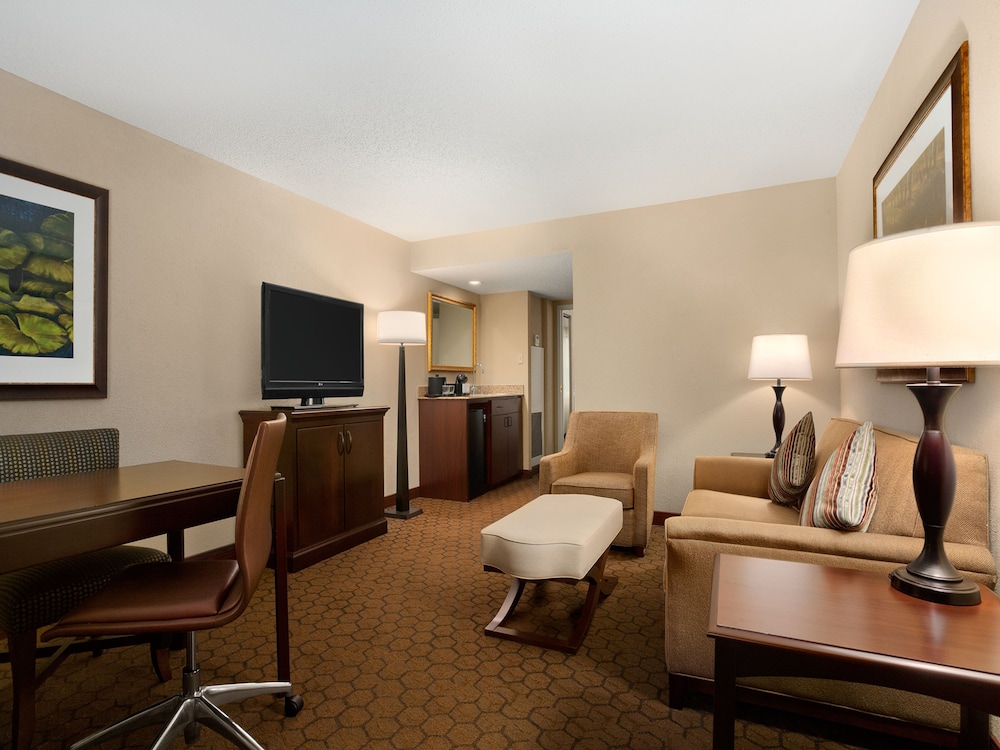 Embassy Suites by Hilton Dallas Near the Galleria 37/71