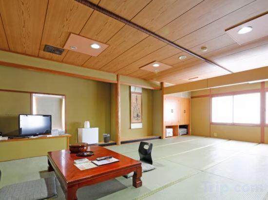 Japanese, 8 Futon Beds, Tatami, Main Building