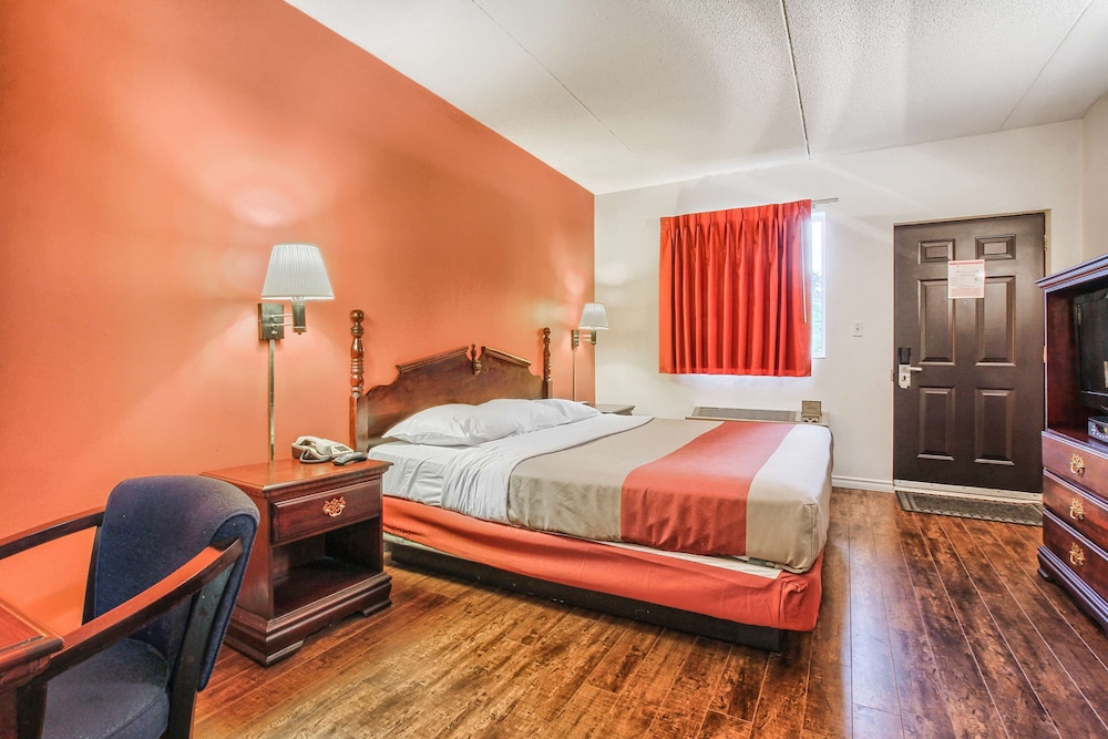 Motel6 Windsor ON 20/40
