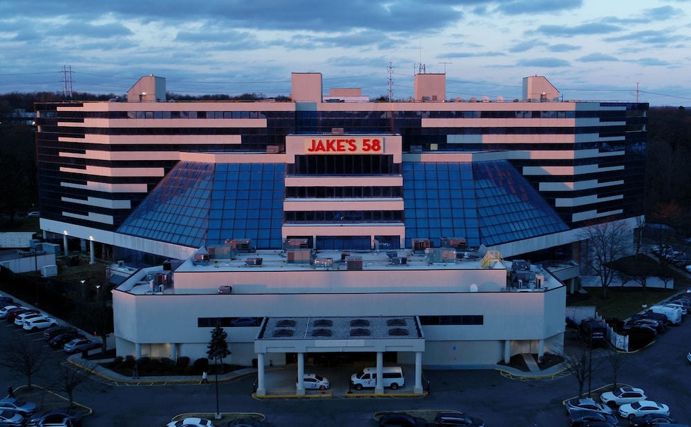 Jake's 58 Hotel & Casino 3/67