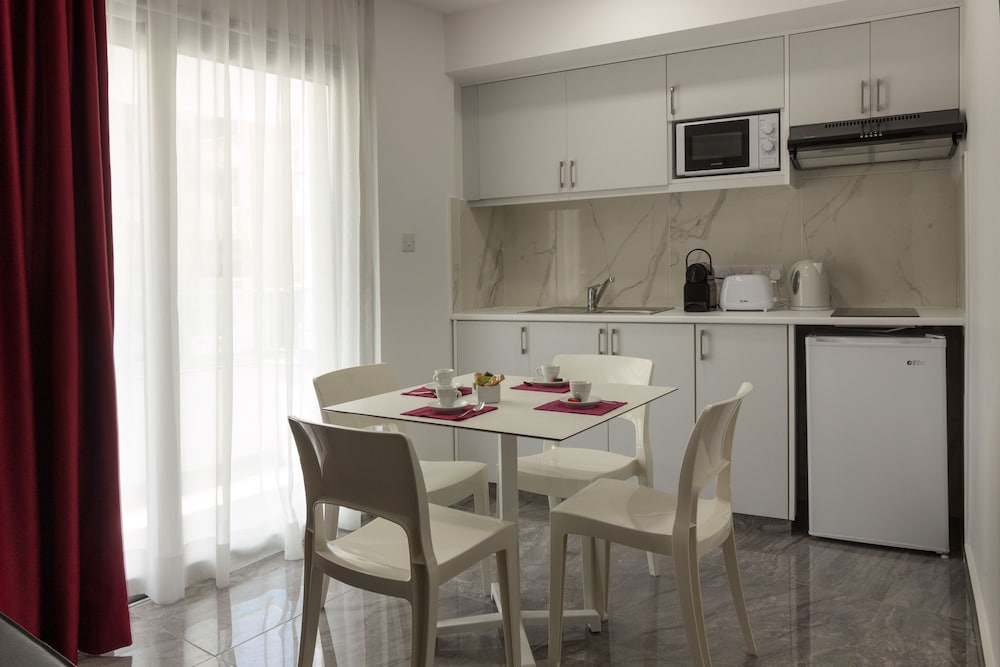 Art & Wine Studios And Apts 32/50