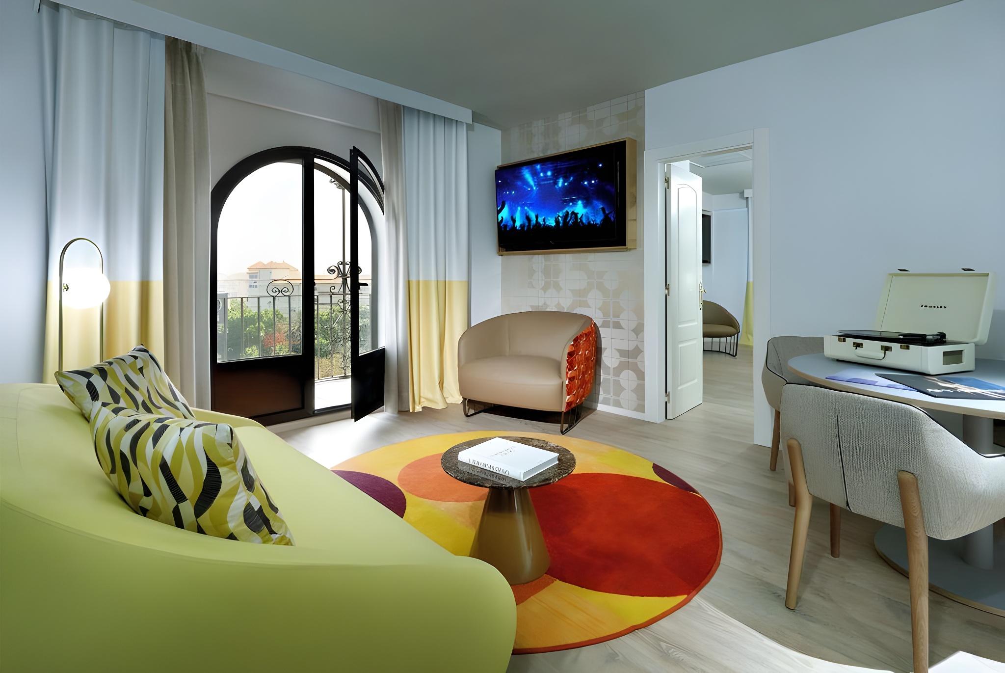 Gold, Suite, King Bed, Sofa