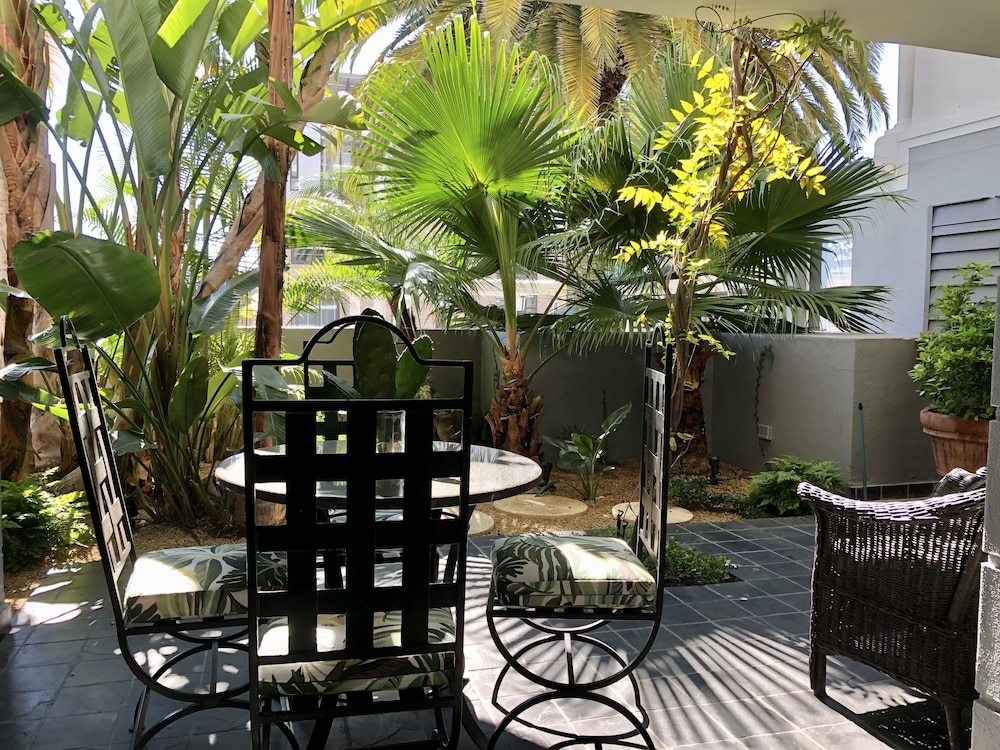 Romney Park All Suite Hotel And Spa 68/74