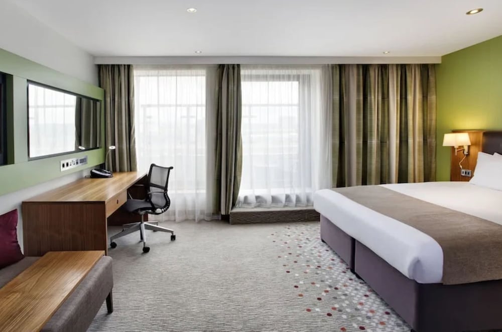 HOLIDAY INN BRISTOL CITY CENTRE 17/55