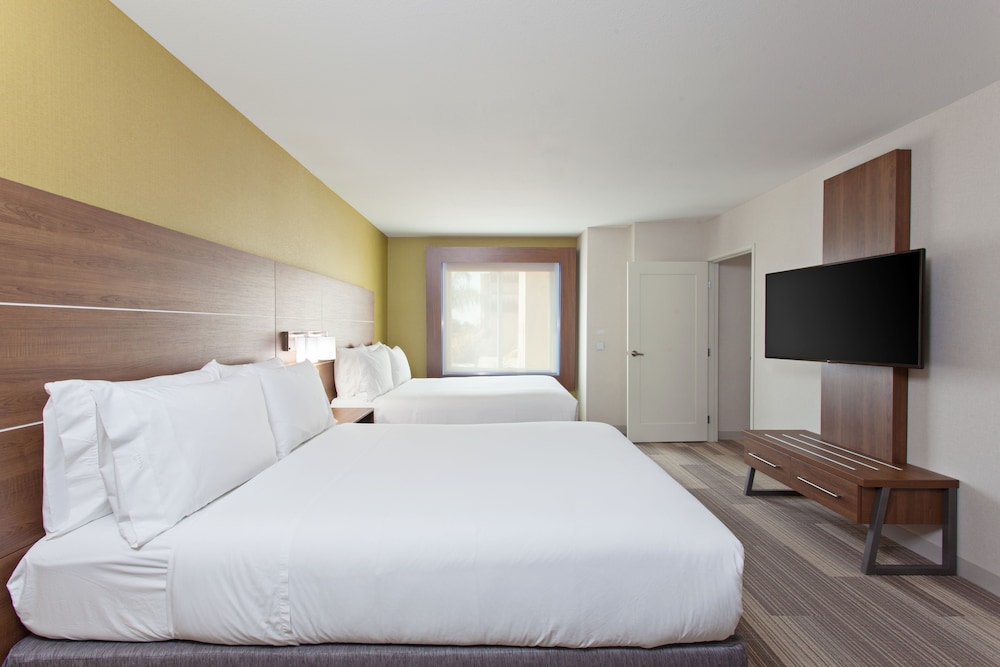 Holiday Inn Express Hotel Suites Pasadena Colorado Boulevard 29/59