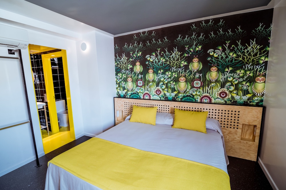 Amistat Island Hostel Ibiza 16/100