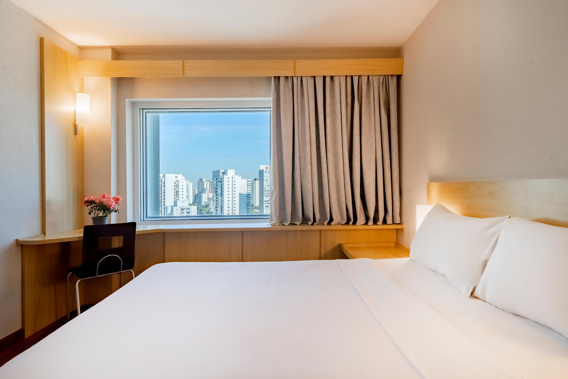 Superior, Double Bed, Street View