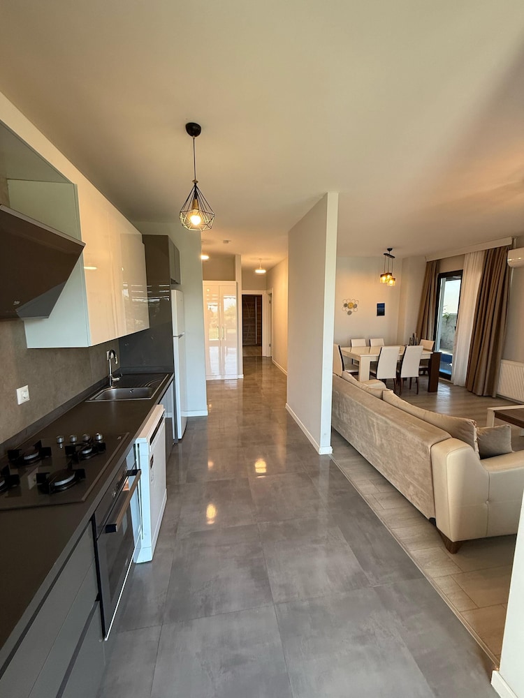 Green Hills Suites 11/60