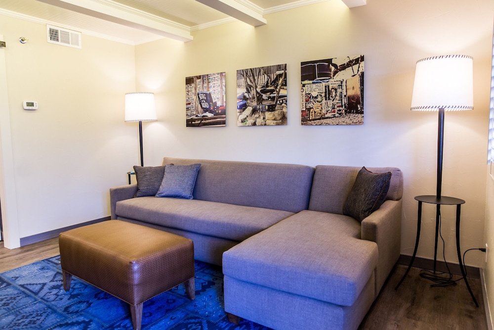 Fredericksburg Inn And Suites 35/53