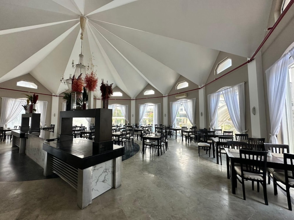 Larissa Inn 41/50