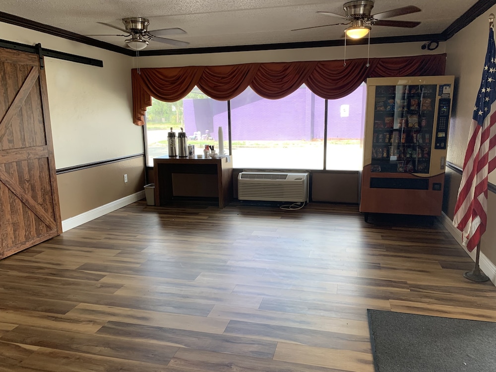 Americas Best Value Inn & Suites Melbourne 18/26