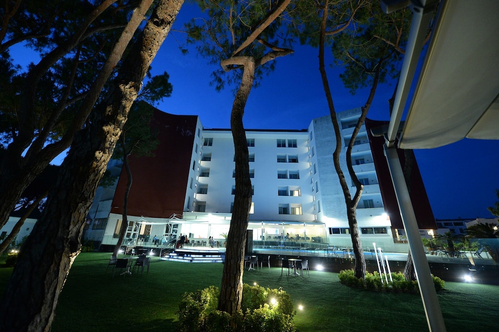 Giulivo Hotel Village 44/50