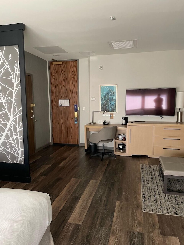 Hyatt Place Tulsa Downtown 6/74