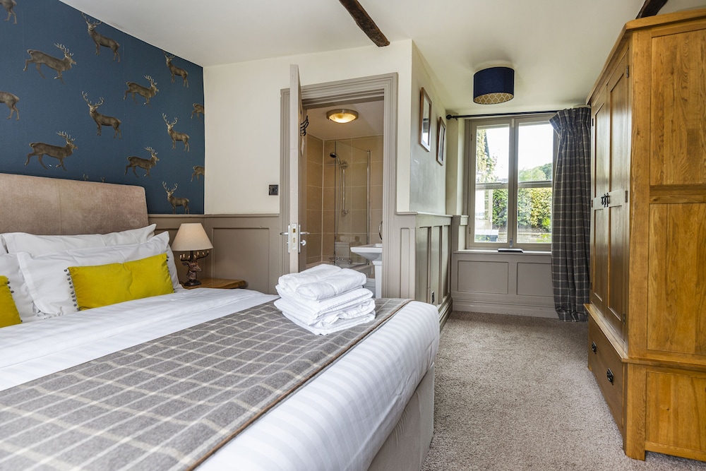 The Fleece Countryside Inn 5/50